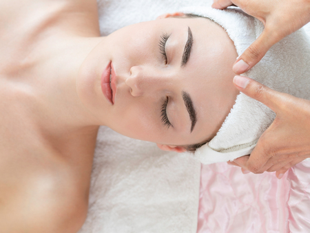 Waxing zu Hause vs. im Studio: Was ist besser und worauf sollte man achten?