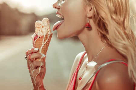 Natürliche Inhaltsstoffe in Sonne- und After Sun-Produkten: Welche sind empfehlenswert?