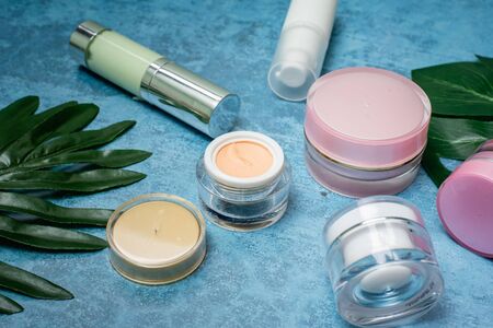 Pflege und Make-up für Männer ab 50: Frischtipps, Produkte und deutsche Marken