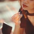 Vom Laufsteg ins Leben: Modische Make-up-Farben 2025 in Berlin, München und Hamburg