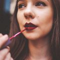 Augenbrauen stylen: Deutsche Trends und Einfluss des Face Framing