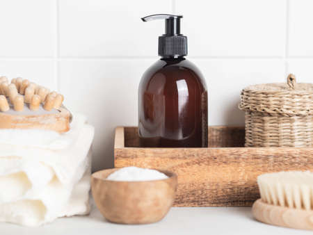 Wie unterscheiden sich Haarseifen von Naturshampoos? Ein Praxis-Test und Expertenmeinungen